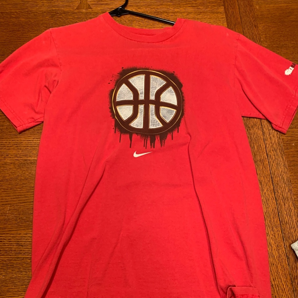 Nike basketball tee shirt
